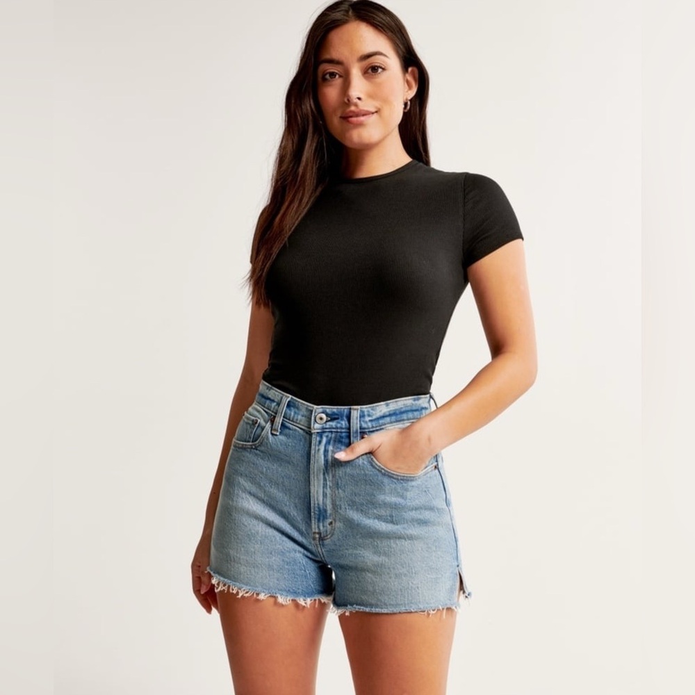 NWOT Abercrombie denim mom shorts| high rise| Curve love